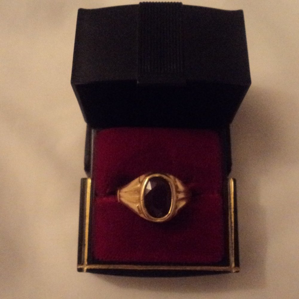 Ruby ring 18KT yellow gold 5.20 grams